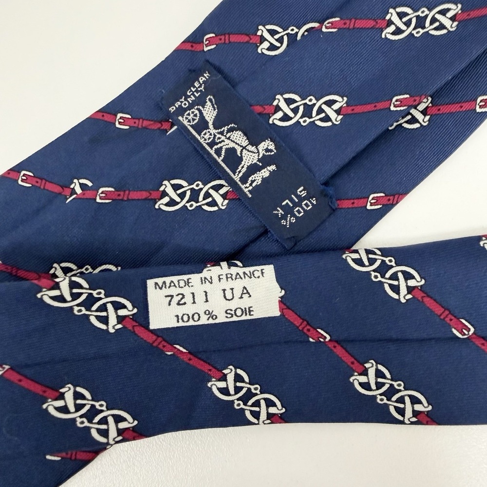 Hermes Men's Tie Equestrian Chain Links Navy & Red Silk 7211 UA 3" (W) x 57" (L) - Picture 3 of 8